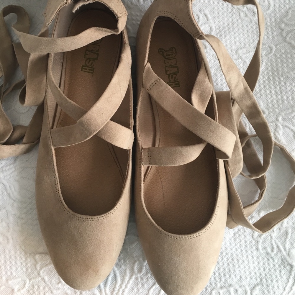 Brash Anna Almond Toe Ghillie Flat